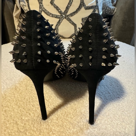 Once worn size 7.5 Steve Madden Heels with studs - Picture 3 of 6